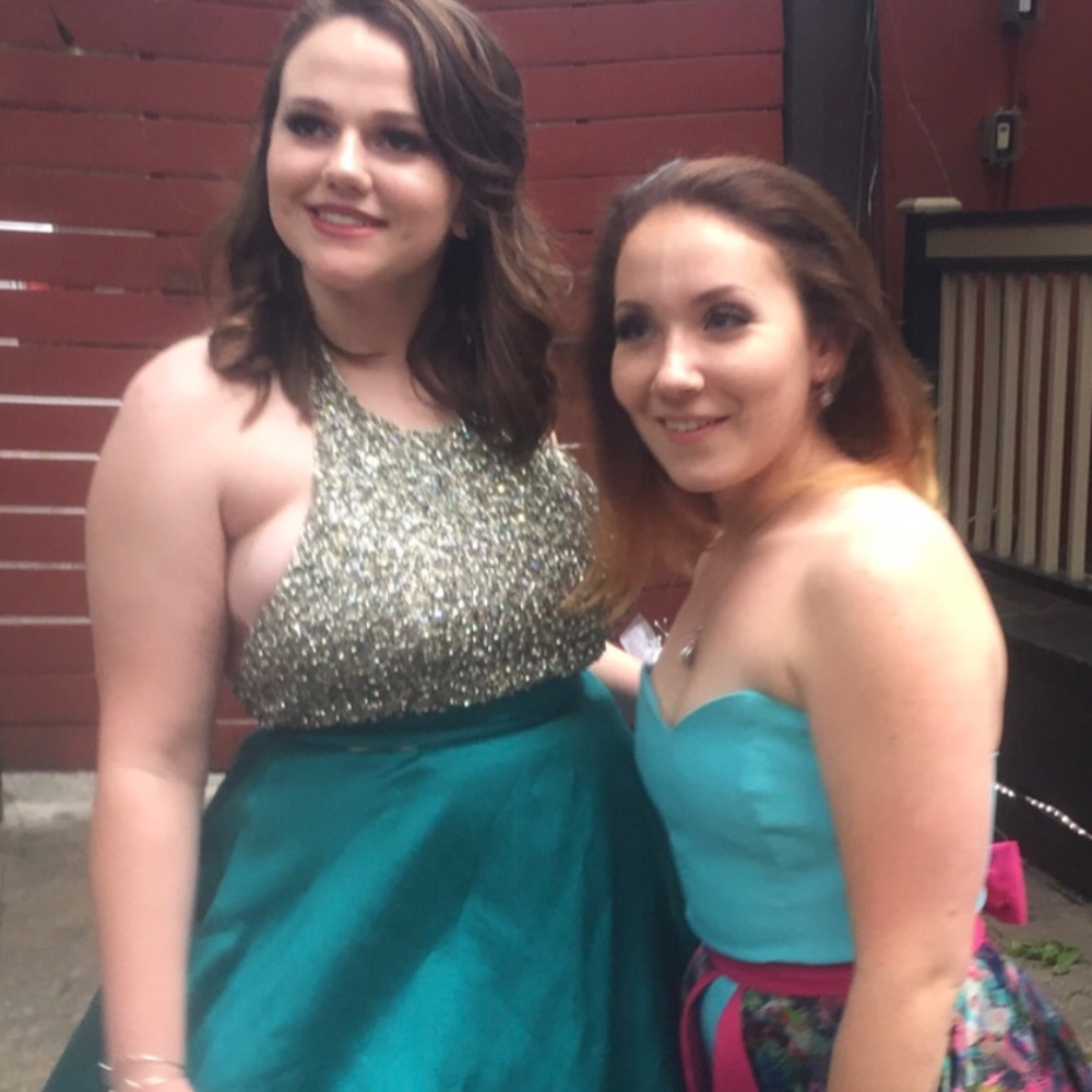Jovani $750 Emerald jeweled halter prom dress - Picture 6 of 6